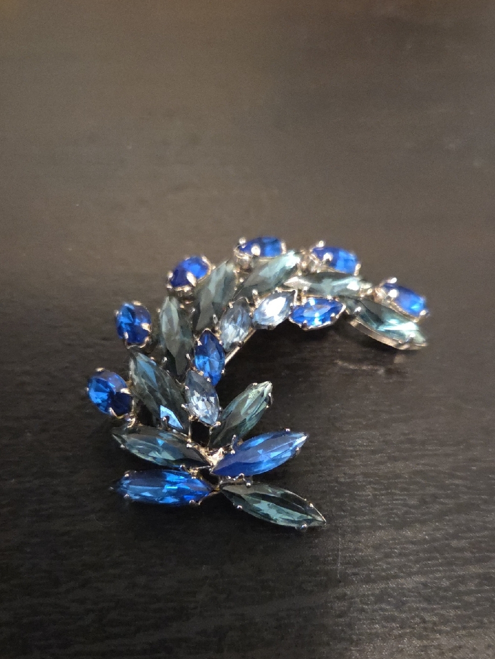 [Vintage] Blue Crystal Leaf Cluster Brooch